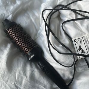 AMIKA Blowout Babe Thermal Brush